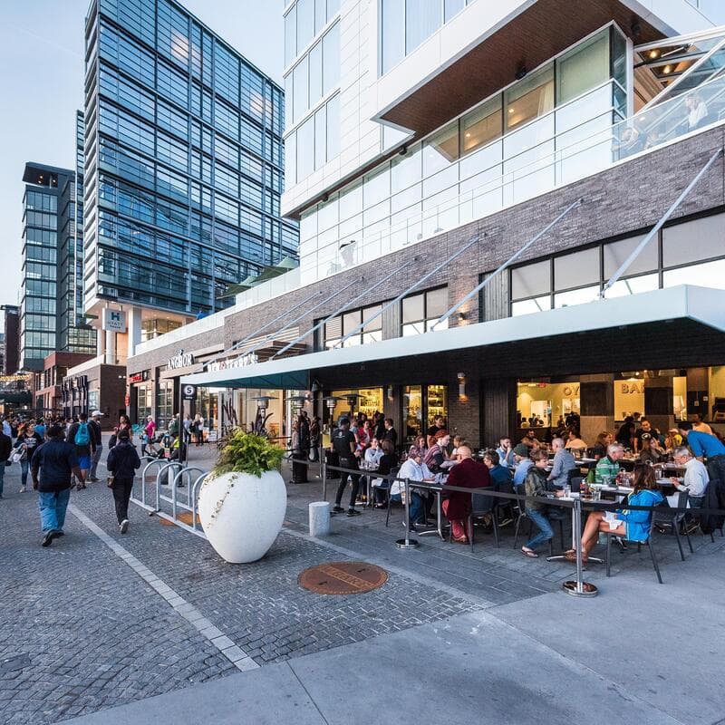 Hank's Oyster Bar - The Wharf