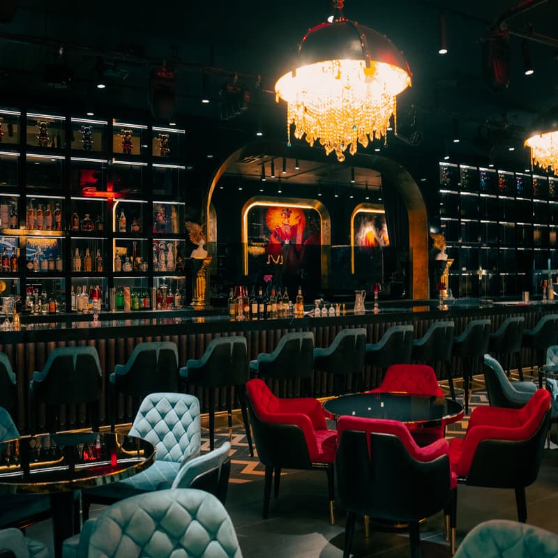 LEVEL Restaurant & Bar