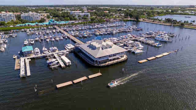 Riverhouse Waterfront - Second Floor