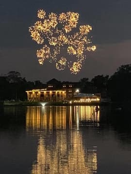 Lake House Restaurant