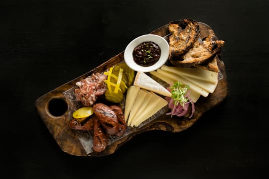 Crew Restaurant & Bar