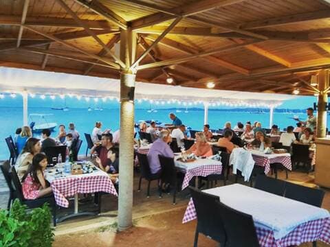 Taverna Limnopoula