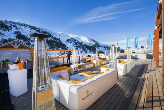 Terrassa Clicquot on the Snow