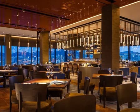 Cruise Restaurant & Bar