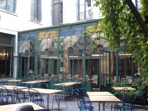 Fenêtre Sur Cour