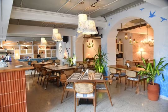 Cafe Holiday