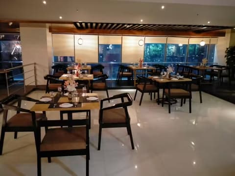 Holi Bar & Restaurant