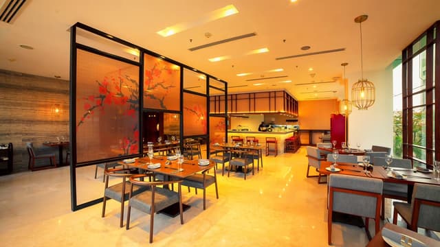 Kuro - Renaissance Hotel