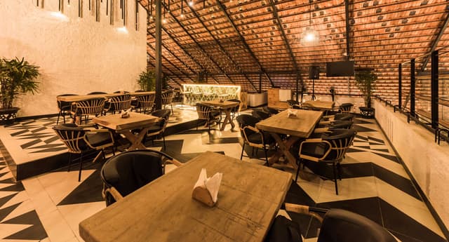 LA Casa Brewery & Kitchen