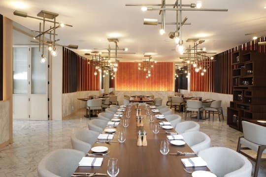 CUR8 - Four Seasons Hotel