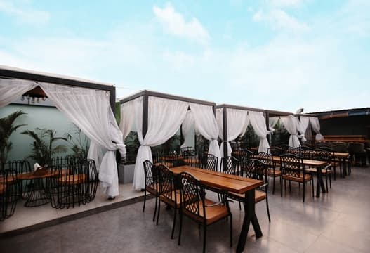 Barish Moon Bar & Brewery