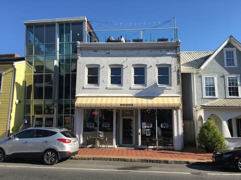 Metropolitan Kitchen & Lounge