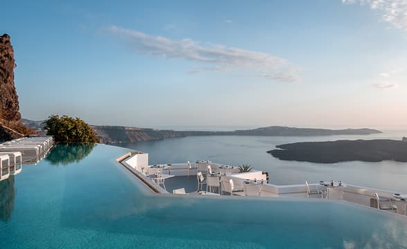 Varoulko Santorini (Grace Hotel)