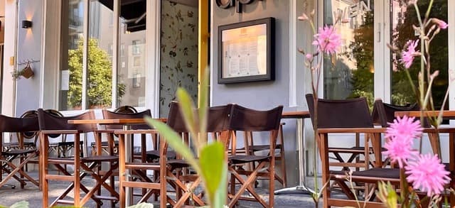 Restaurant April