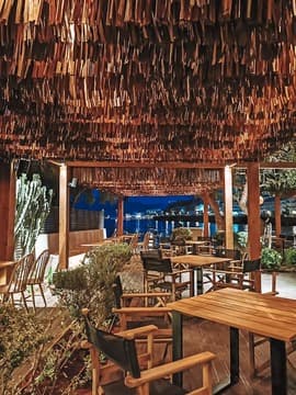Amoodi Beach Bar