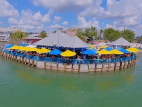 Island Gypsy Cafe and Marina Bar