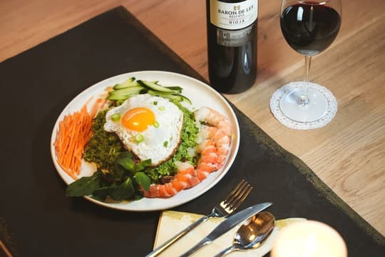 TOURANE Wine Bar & Restaurant