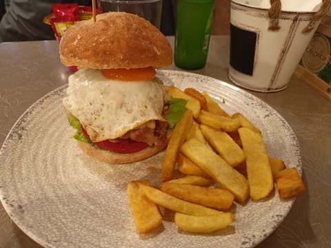 Burger Kaizoku taberna