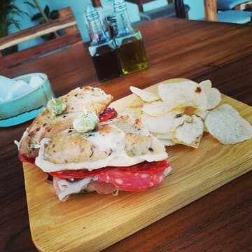 Restaurante Off The Vine El Cuyo