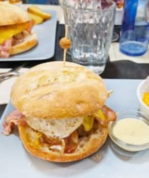 Underground Coques vins i burgers.