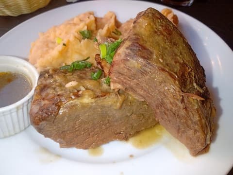 Juan y Medio - Mall Plaza Norte