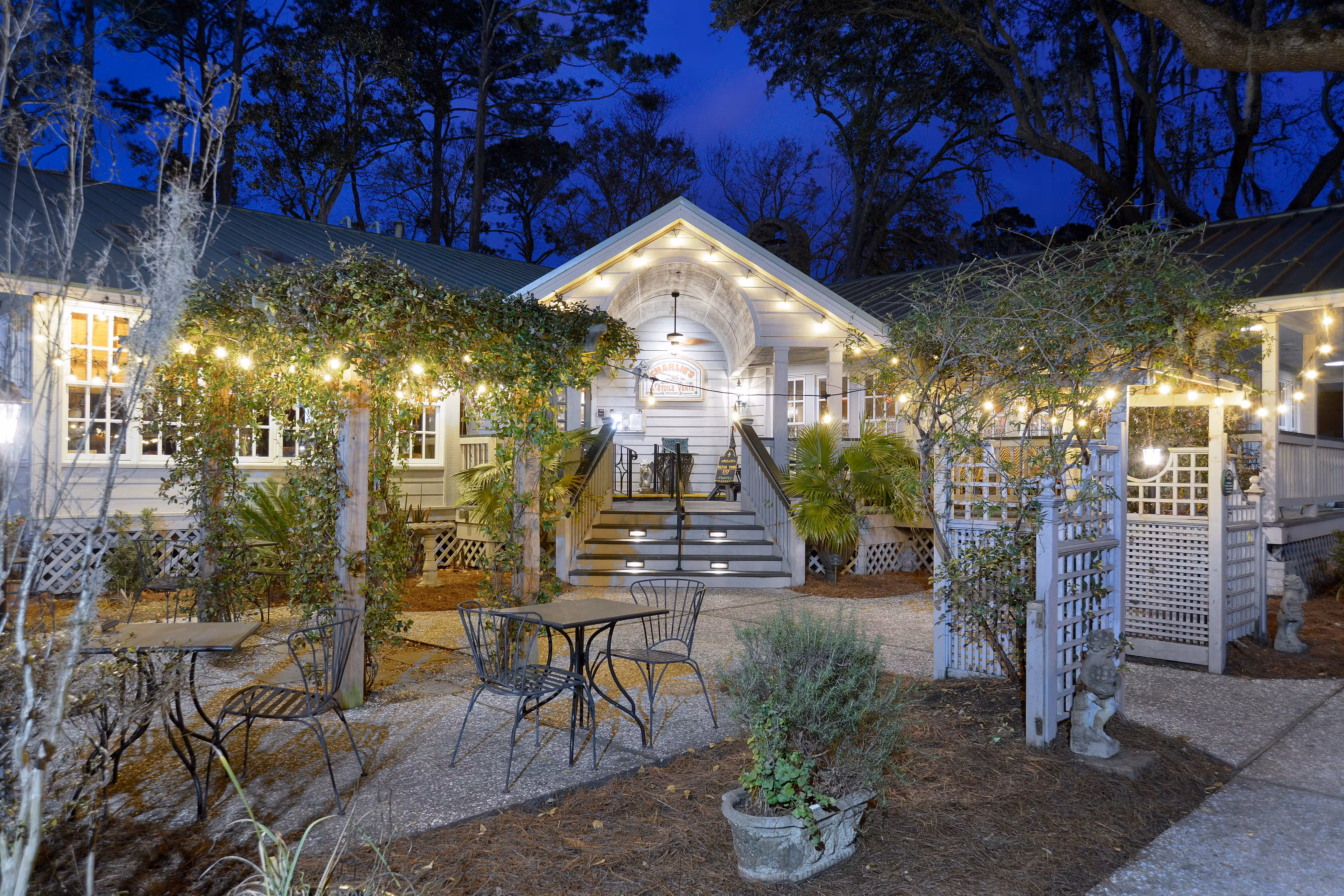 Charlie's Coastal Bistro (L'etoile Verte)