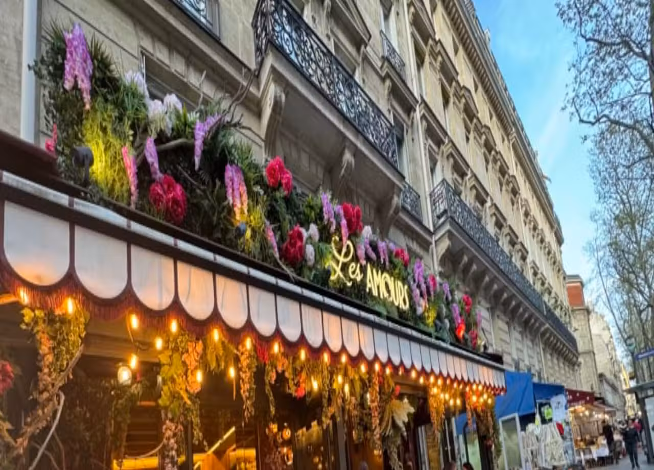 Les Amours in Paris