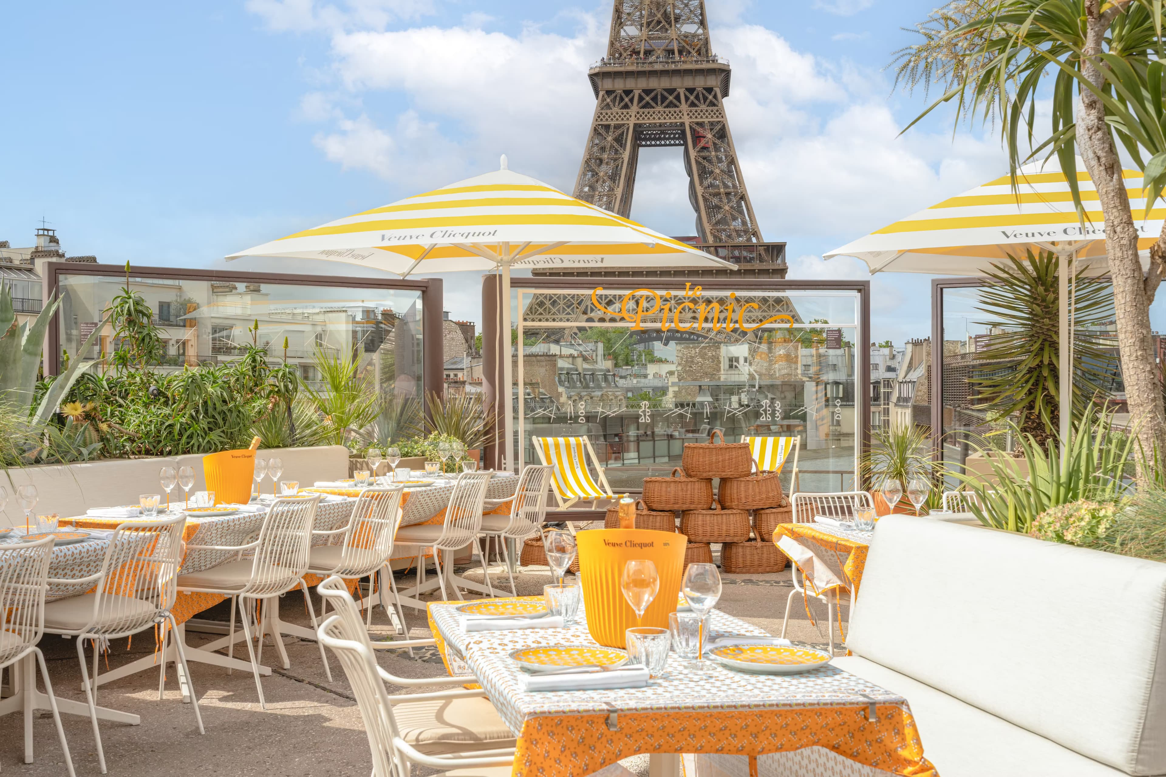 Bar Les Ombres - Le Picnic by Veuve Clicquot
