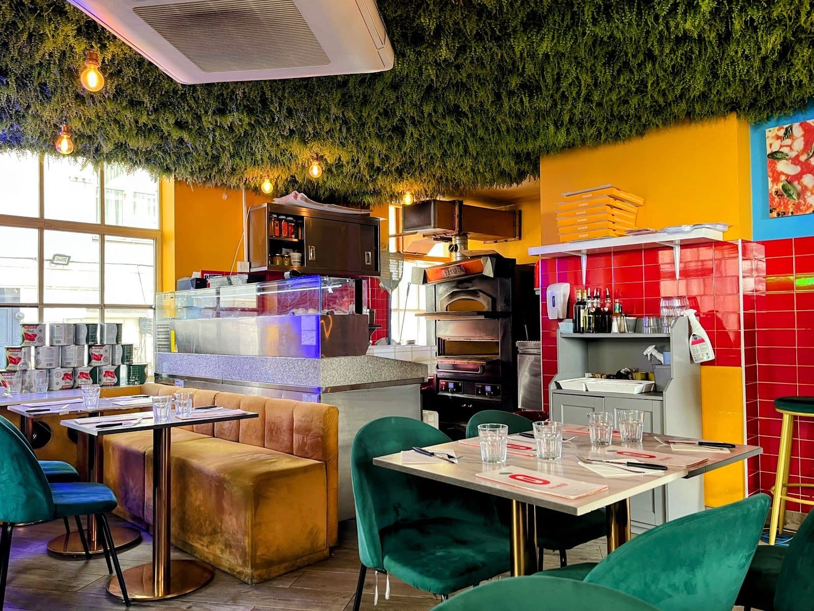 Vasiniko Pizzeria Trafalgar Sq